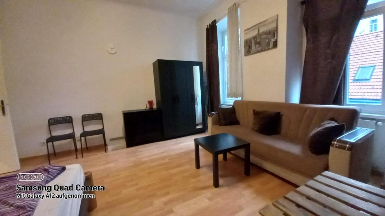 Vienna Center Studio Apartment Bagian luar foto
